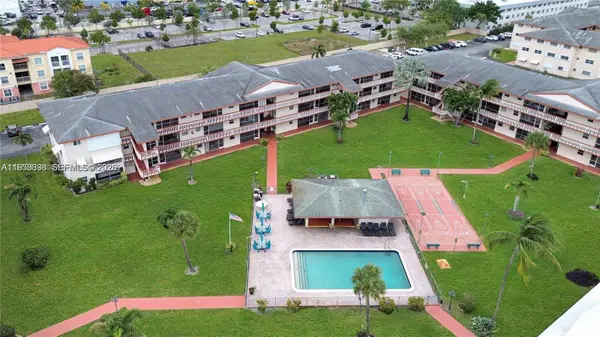 5300 Washington St #S112, Hollywood, FL 33021