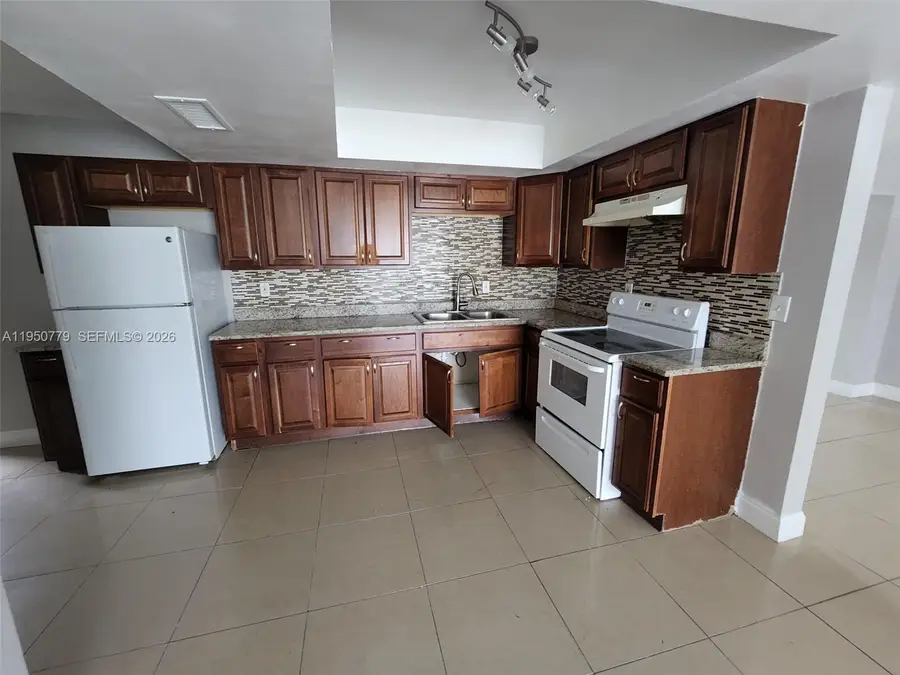 8301 NW 25th Ct, Sunrise, FL 33322 - #2