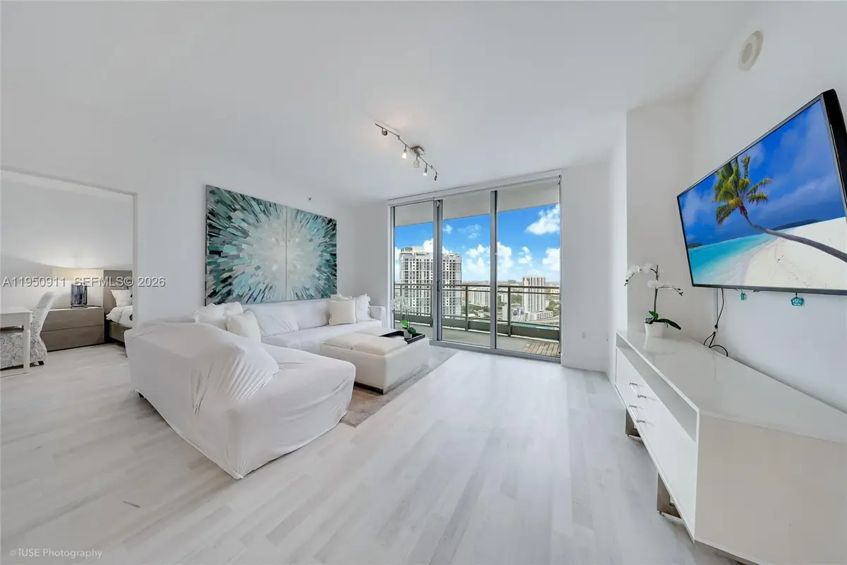 90 SW 3rd St #3109, Miami, FL 33130 - Image #1