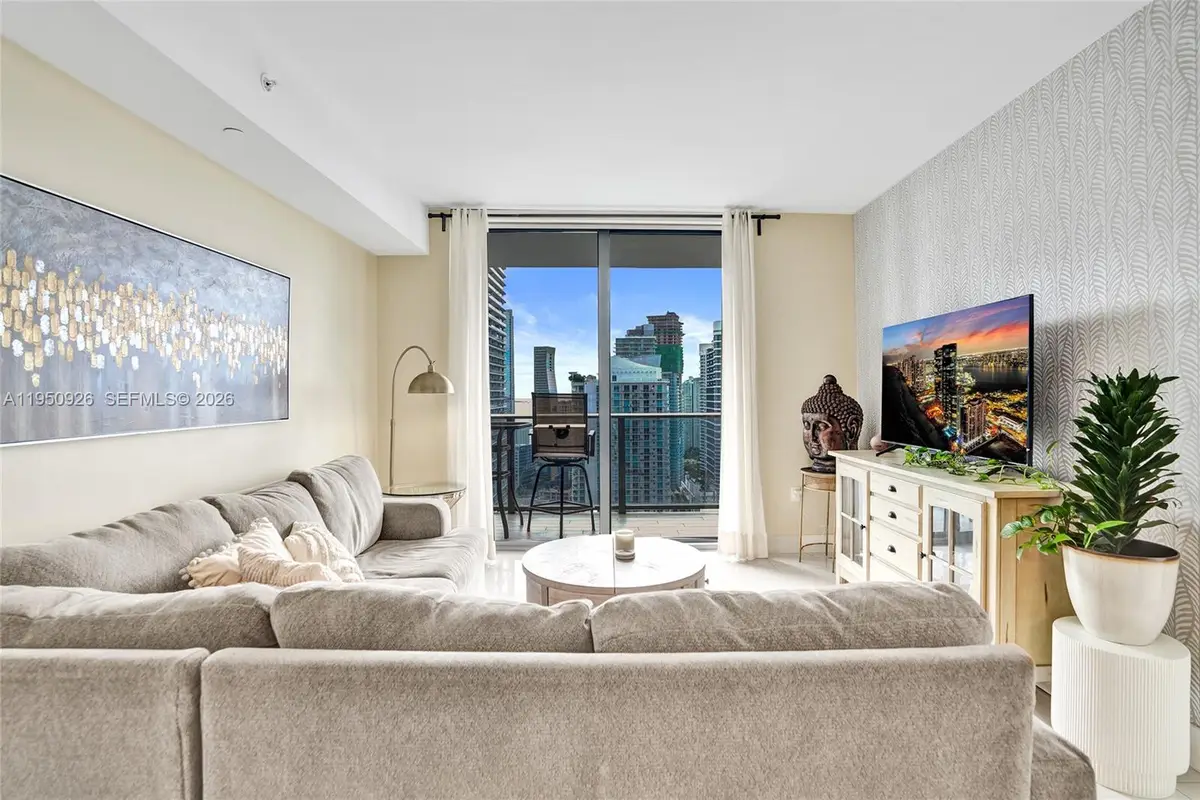 45 SW 9th St #4004, Miami, FL 33130 - Image #1