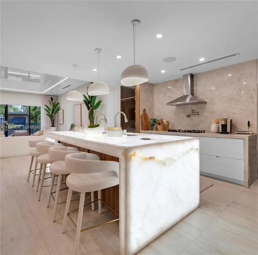 1810 NE 43rd Ct, Oakland Park, FL 33308 - Image #2