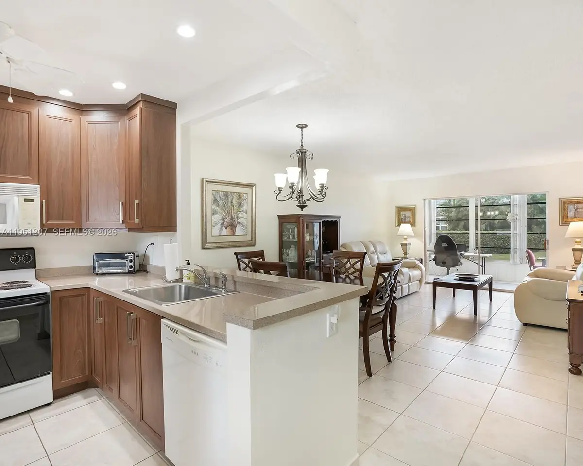 4805 NW 35th St #404, Lauderdale Lakes, FL 33319 - Image #1