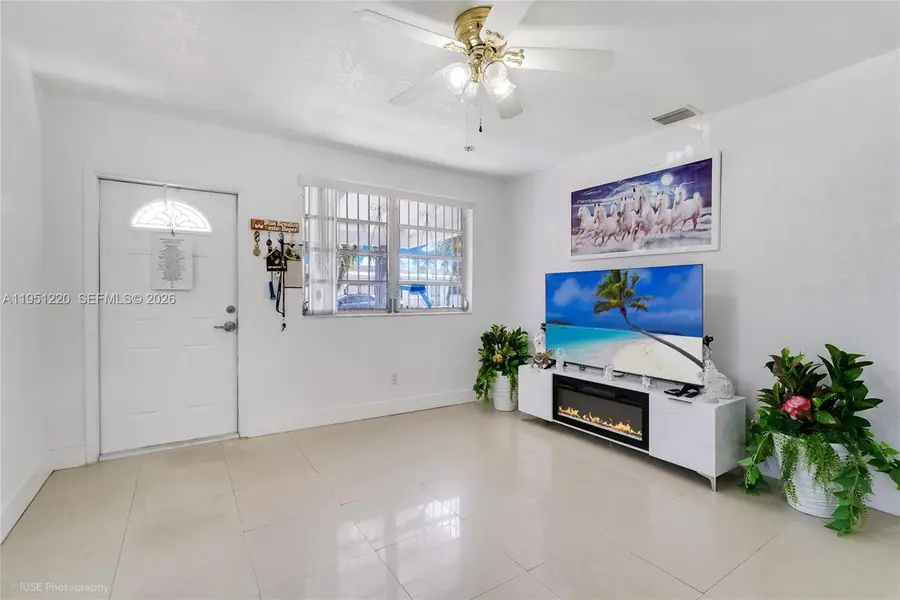 860 SE 7th Ave, Hialeah, FL 33010 - #2