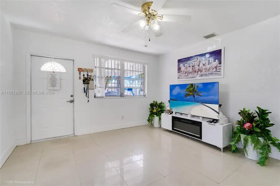 860 SE 7th Ave, Hialeah, FL 33010 - #3