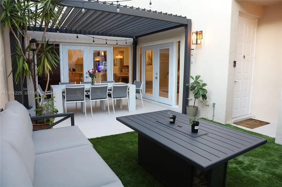 1085 River Birch St, Hollywood, FL 33019 - Image #1