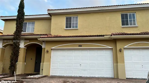 956 NW 206th Ter, Miami Gardens, FL 33169