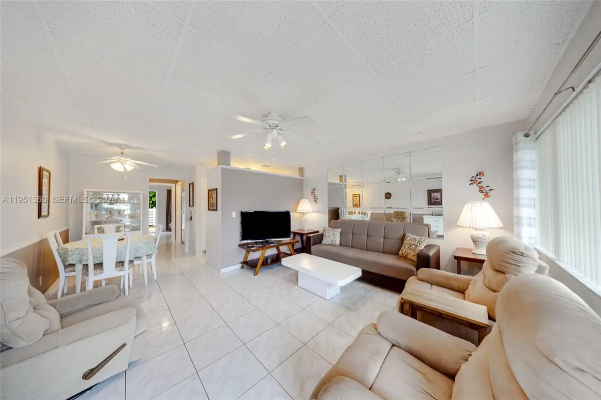815 SW 10th Ter #6V, Hallandale Beach, FL 33009 - Image #1