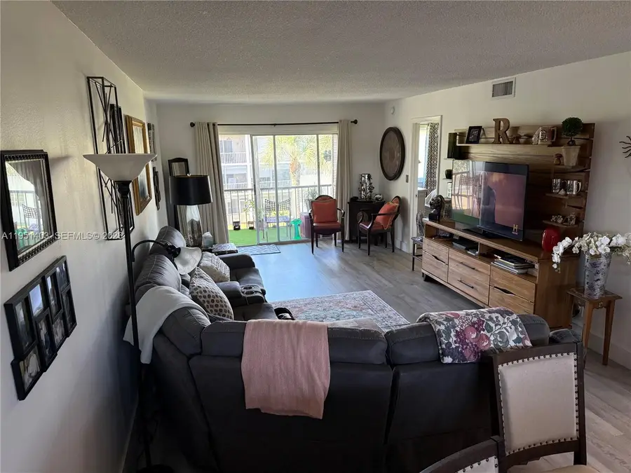 8911 S Hollybrook Blvd #305, Pembroke Pines, FL 33025 - Image #3