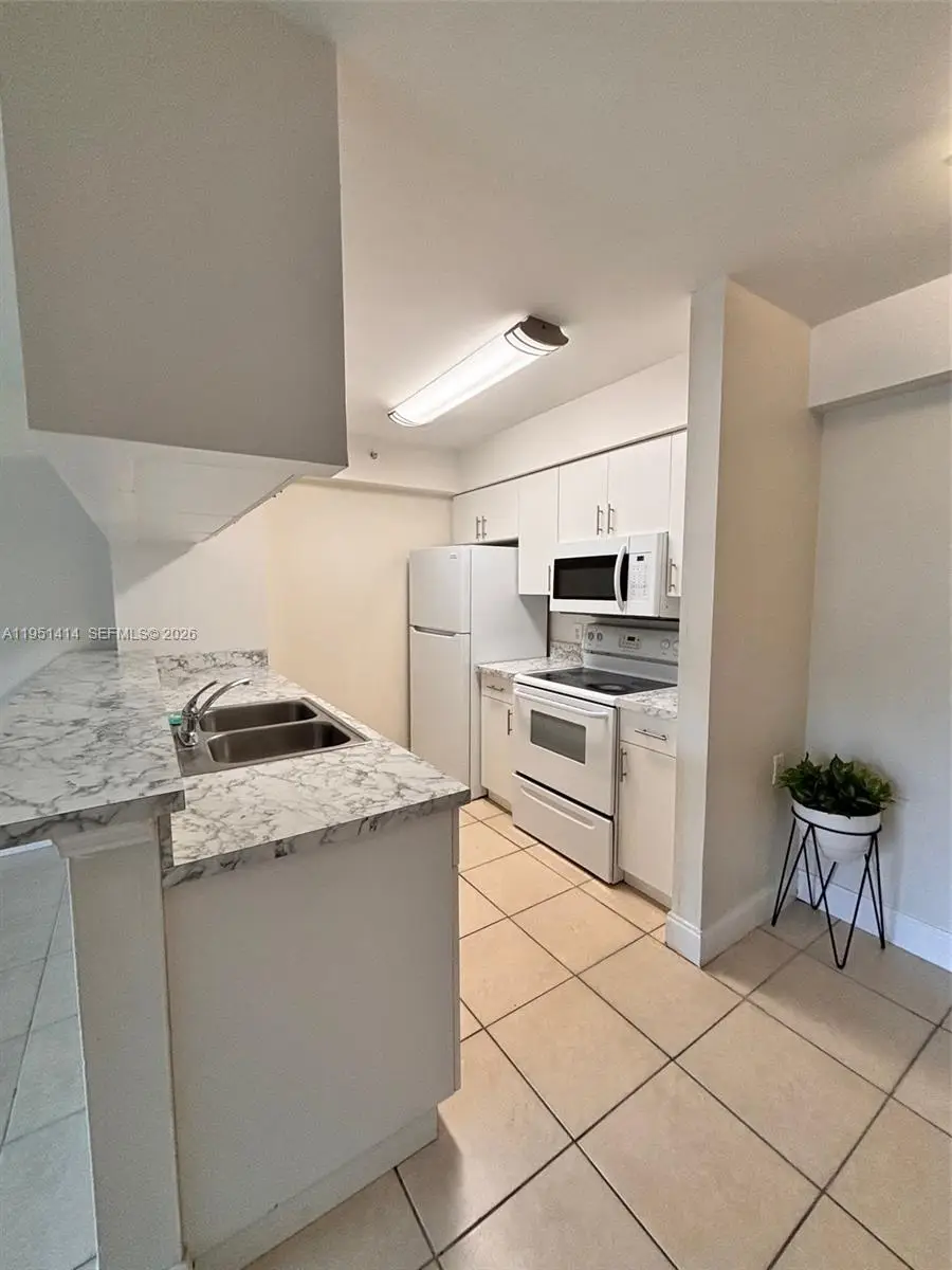 450 S Park Rd #5-104, Hollywood, FL 33021 - Image #3