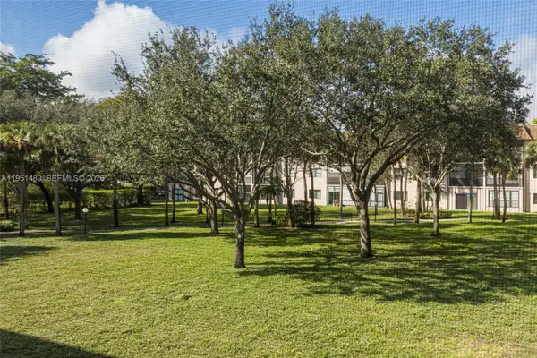 6085 N Sabal Palm Blvd #208, Tamarac, FL 33319