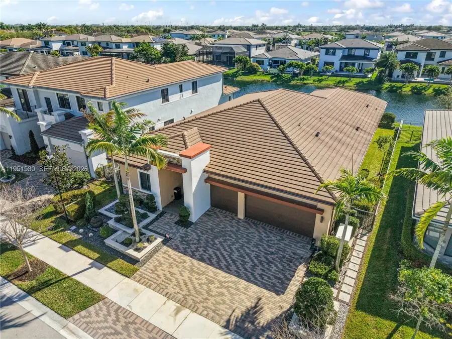 10530 S Lago Vista Cir, Parkland, FL 33076 - Image #3