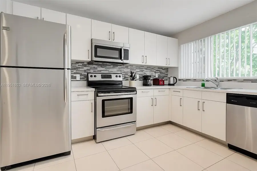 950 NE 199th St #2H, Miami, FL 33179 - Image #3