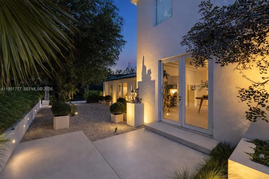 3325 Pine Tree Dr, Miami Beach, FL 33140 - #3