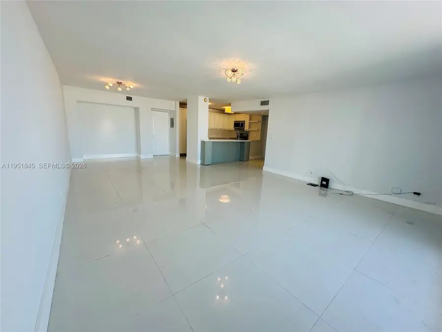 100 Bayview Dr #1528, Sunny Isles Beach, FL 33160 - Image #2