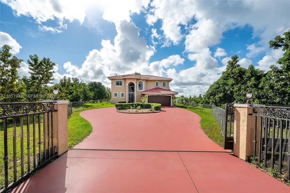 19520 SW 206th St, Miami, FL 33187 - Image #1