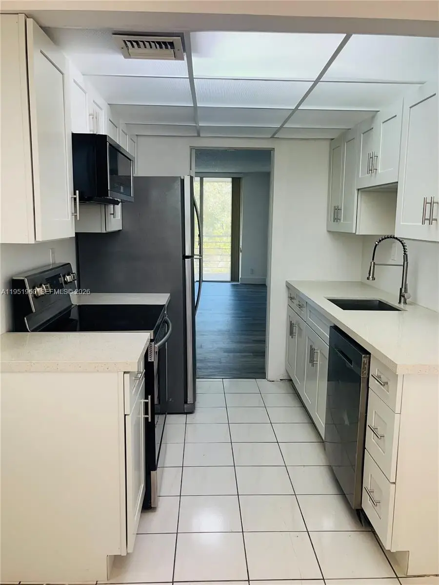 3070 NW 48th Ter #413, Lauderdale Lakes, FL 33313 - Image #3