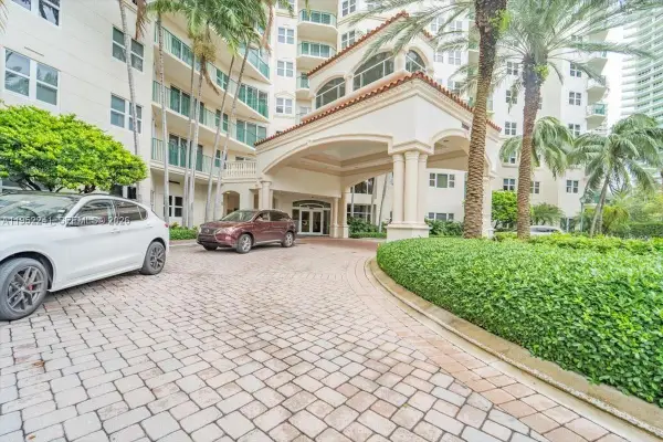 20000 E Country Club Dr #409, Aventura, FL 33180