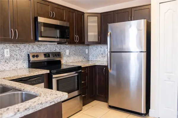 8906 W Flagler St #222, Miami, FL 33174