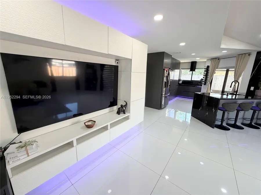 1100 SW 109th Ave, Pembroke Pines, FL 33025 - #2