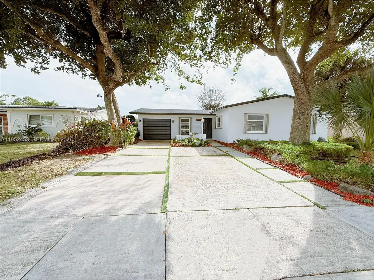6360 SW 9th Pl, North Lauderdale, FL 33068 - Image #1