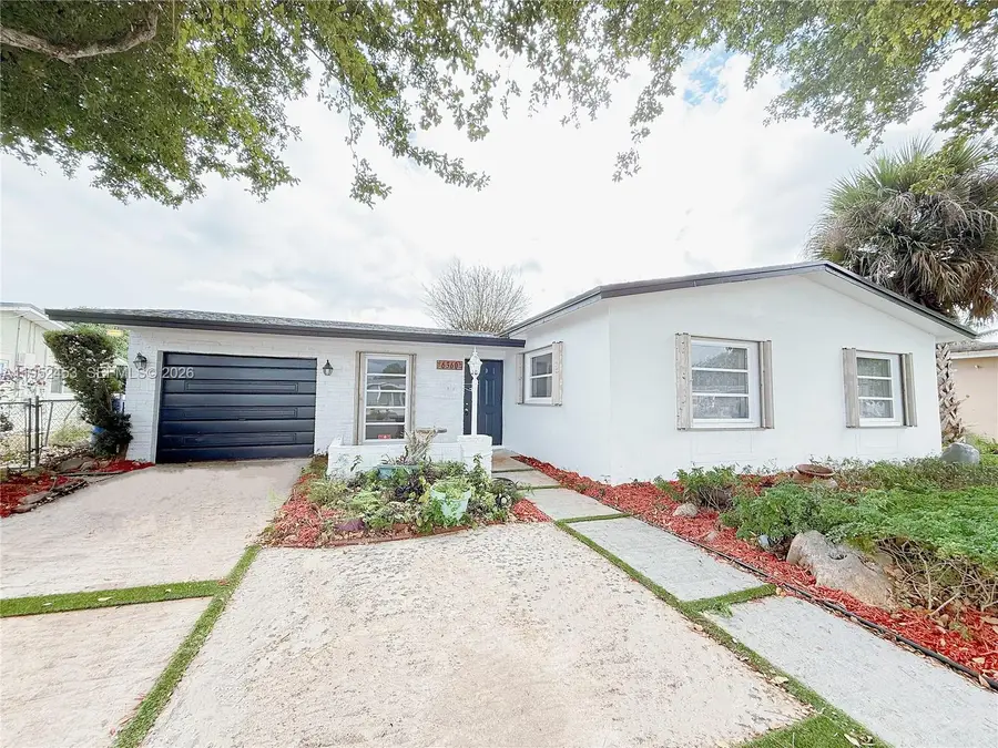 6360 SW 9th Pl, North Lauderdale, FL 33068 - Image #2