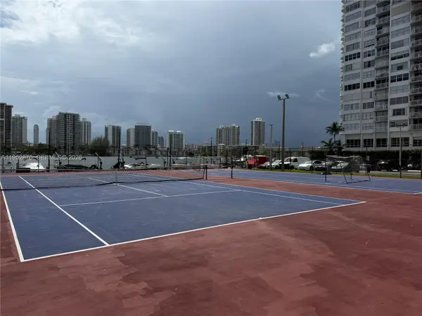 2780 NE 183rd St #2107, Aventura, FL 33160