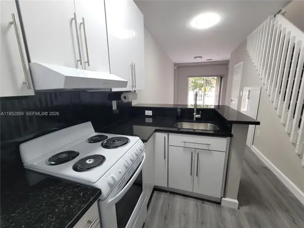 853 SW 2nd St #207, Miami, FL 33130