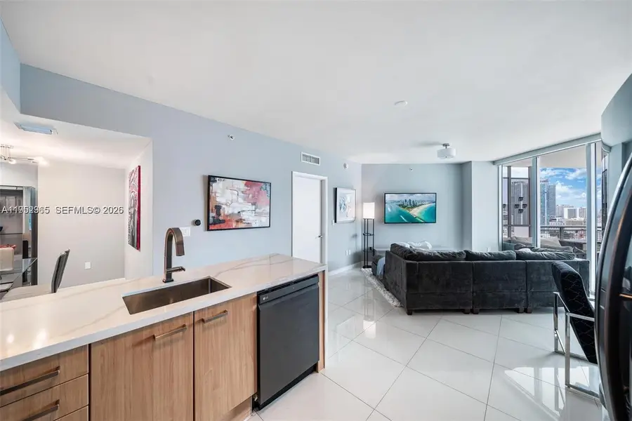 350 S Miami Ave #2505, Miami, FL 33130 - Image #2