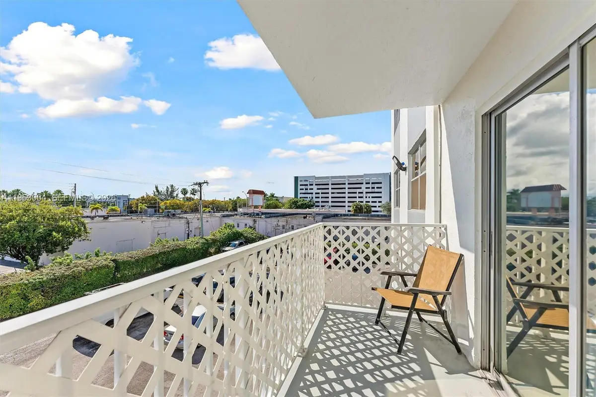 16465 NE 22nd Ave #302, North Miami Beach, FL 33160 - Image #1