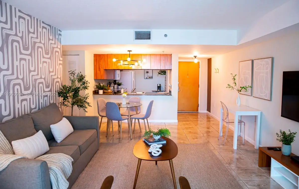 1200 Brickell Bay Dr #3215, Miami, FL 33131 - Image #1