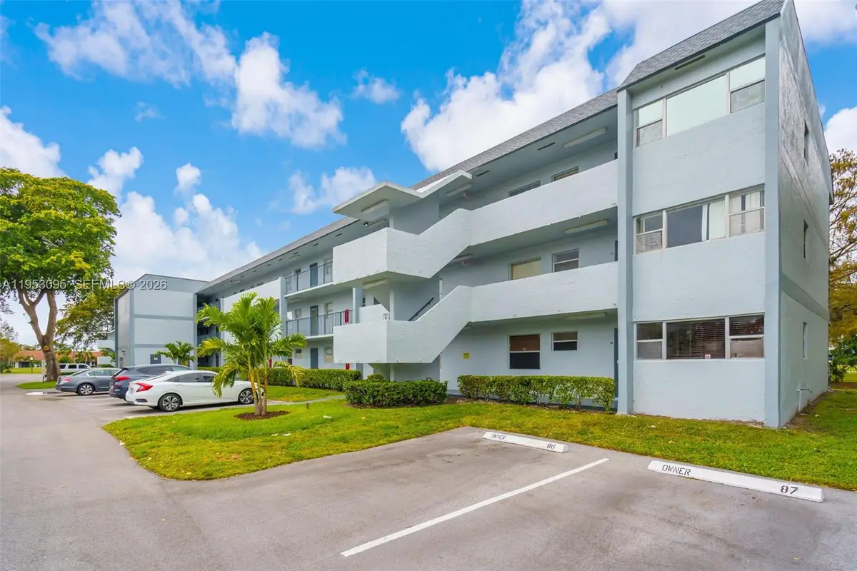 8411 Lagos De Campo Blvd #110U, Tamarac, FL 33321 - Image #1