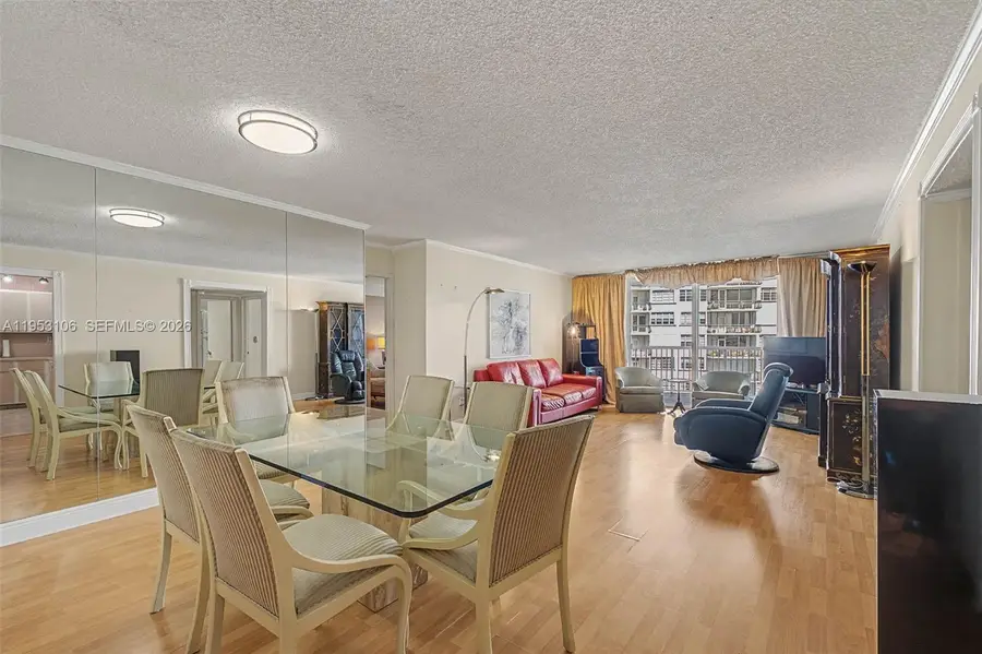 1420 Brickell Bay Dr #904B, Miami, FL 33131 - Image #3