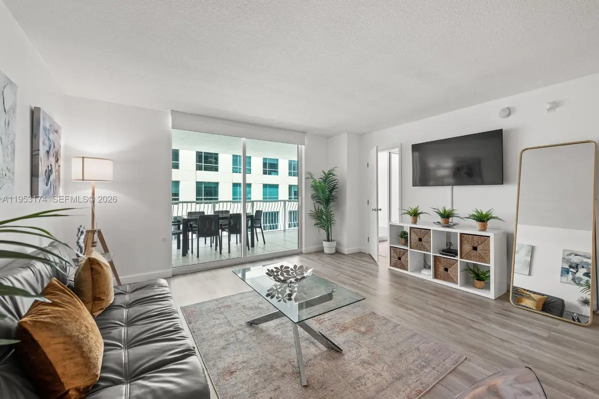 1200 Brickell Bay Dr #2414, Miami, FL 33131 - Image #1