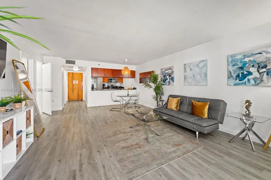 1200 Brickell Bay Dr #2414, Miami, FL 33131 - Image #3