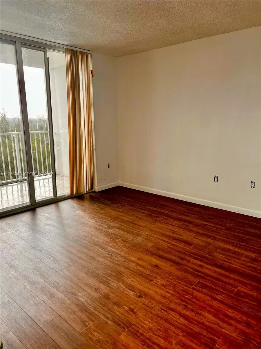 1300 NE Miami Gardens Dr #1001E, Miami, FL 33179 - Image #3