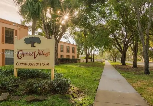 7121 Miami Lakes Dr #Q3, Miami Lakes, FL 33014