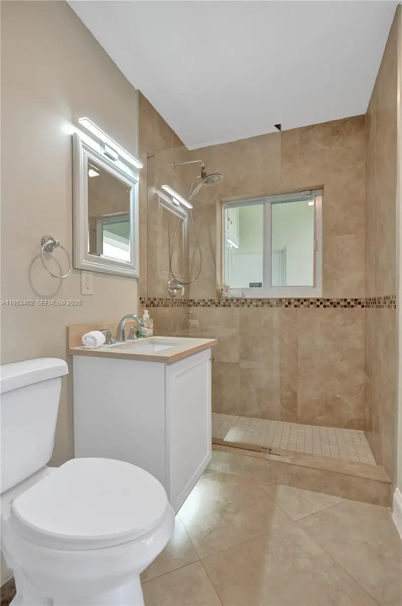 1427-1429 NE 17th Ct, Fort Lauderdale, FL 33305 - Image #2