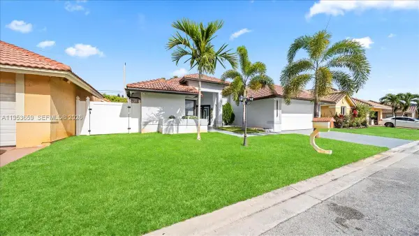 11611 SW 9th Ct, Pembroke Pines, FL 33025