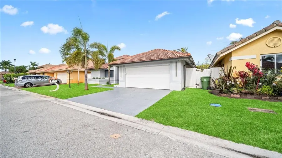 11611 SW 9th Ct, Pembroke Pines, FL 33025 - #2