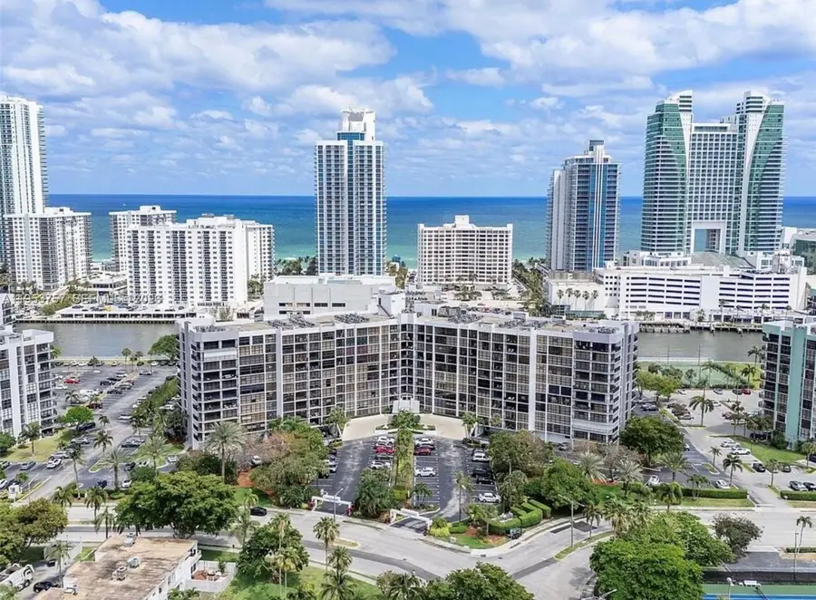 1000 Parkview Dr #528, Hallandale Beach, FL 33009 - #3