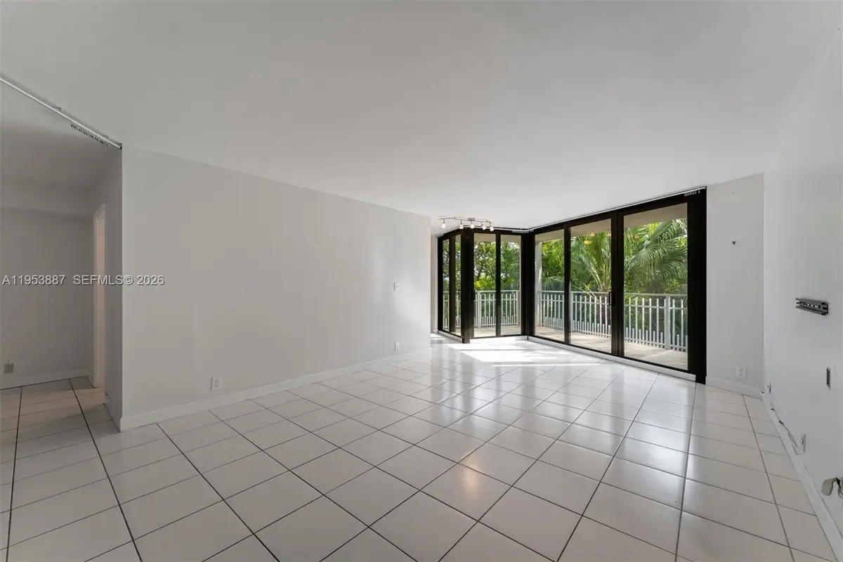 2000 Towerside Ter #608, Miami, FL 33138 - Image #1