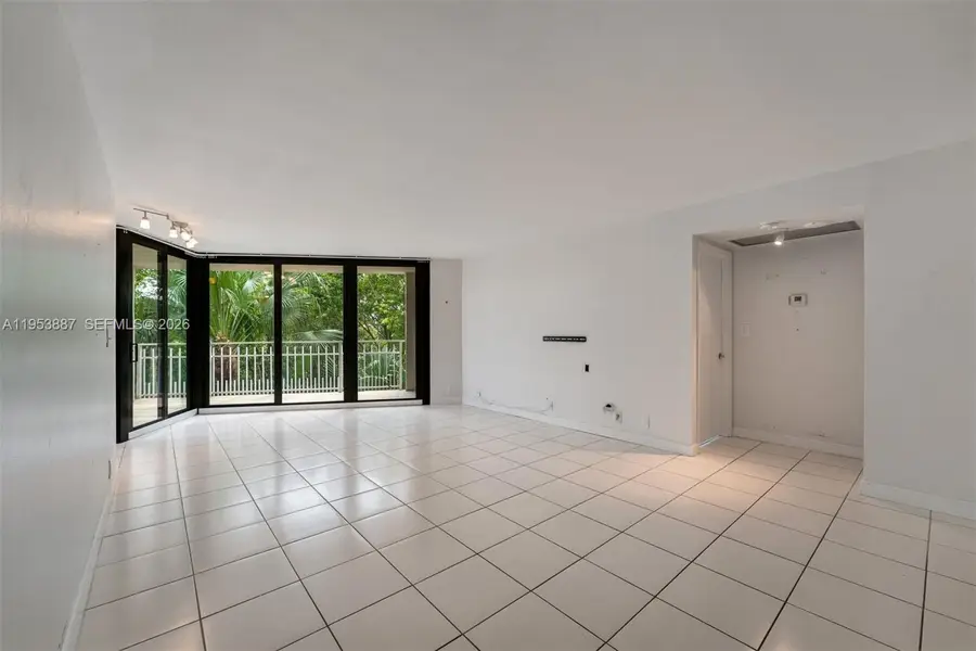 2000 Towerside Ter #608, Miami, FL 33138 - Image #3