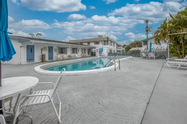 2440 Lake Osborne Dr #210, Lake Worth, FL 33461