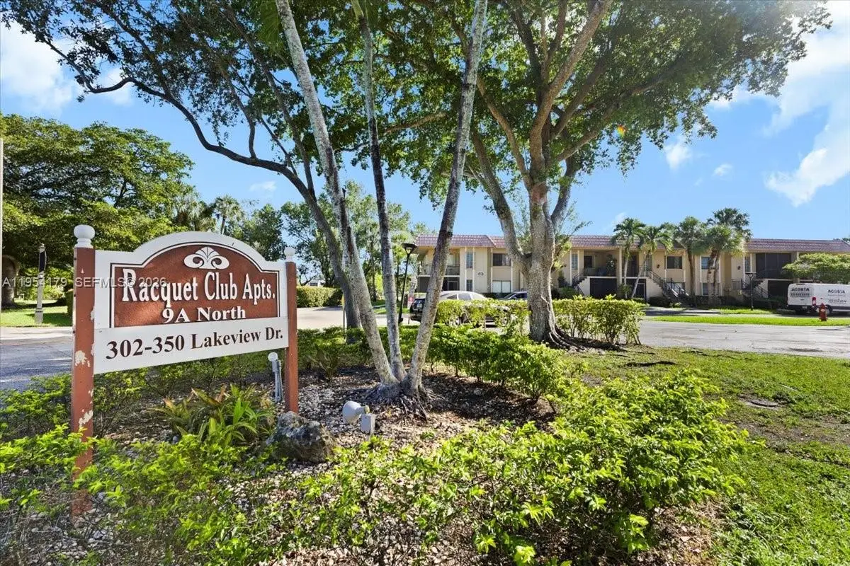 302 Lakeview Dr #203, Weston, FL 33326 - Image #1