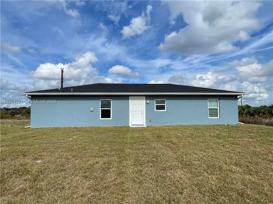 131 Carousel Ave., Labelle, FL 33935 - #2