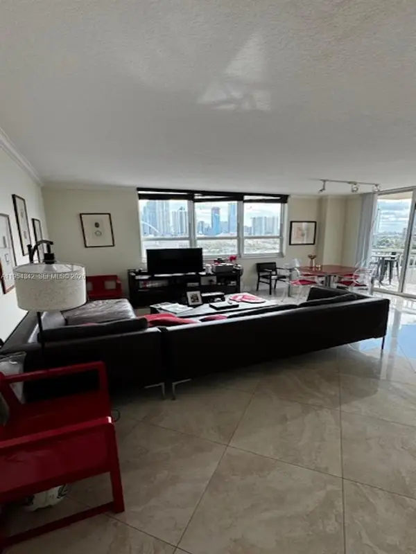 2000 N Bayshore Dr #1402, Miami, FL 33137