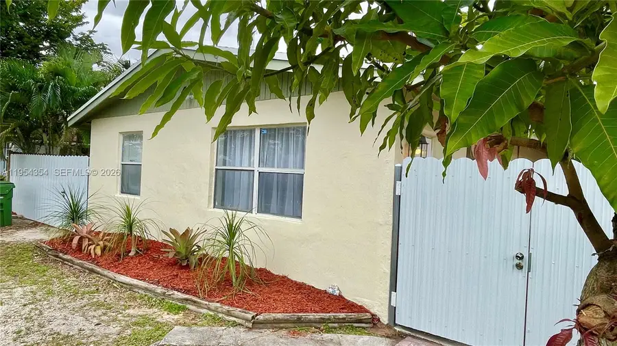 2433 NW 20th St, Fort Lauderdale, FL 33311 - Image #2