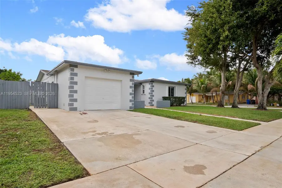 6572 SW 8th Ct, North Lauderdale, FL 33068 - Image #2