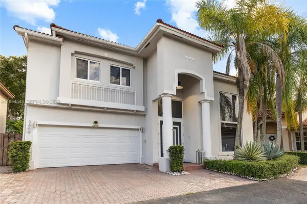 5869 NW 112th Ct, Doral, FL 33178