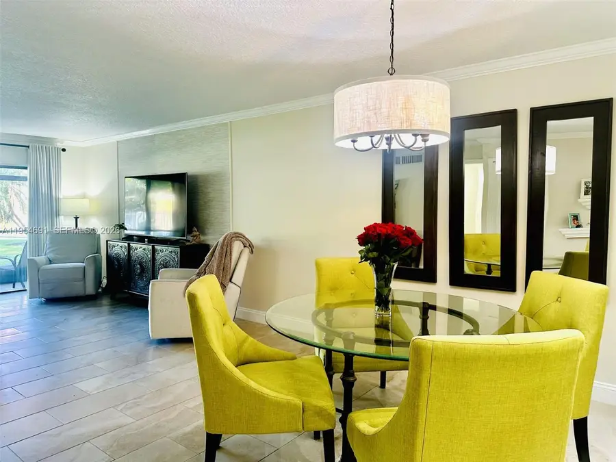 437 Lakeview Dr #104, Weston, FL 33326 - Image #2